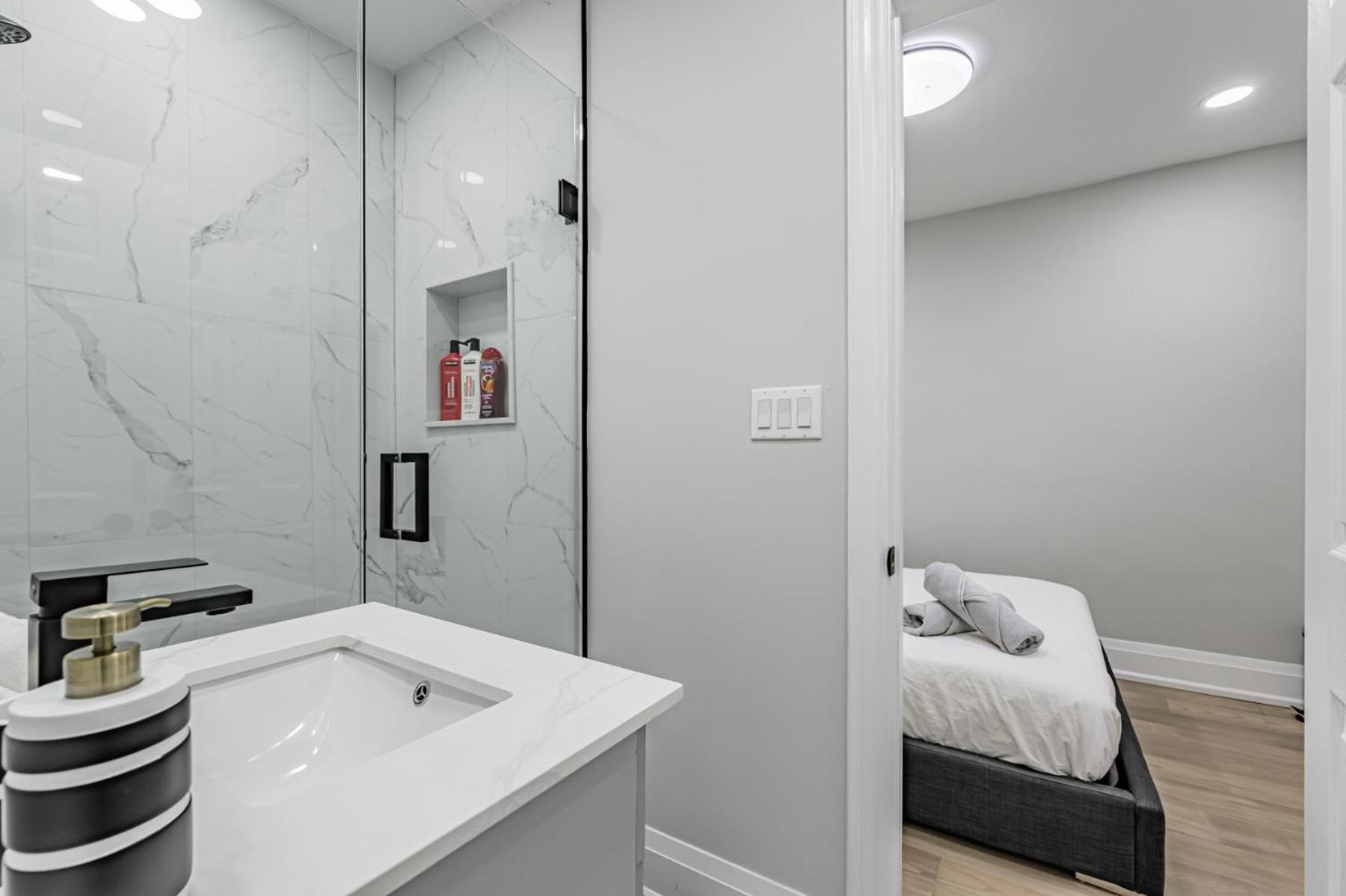 Victoria Park Suite Торонто Екстериор снимка